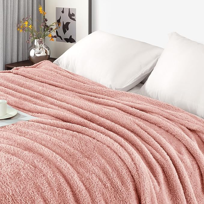 Exclusivo Mezcla Fleece King Size Bed Blanket, Ultra Soft, Lightweight and Fuzzy Dusty Pink Blanket for Women, Home Decor, 90x104 Inches