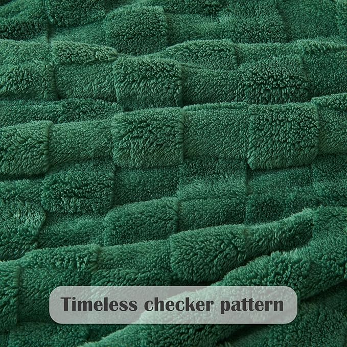 NEWCOSPLAY Super Soft Twin Blanket Dark Green Premium Silky Flannel Fleece 3D Checkered Lightweight Bed Blanket All Season Use (Dark Green Checkered, Twin(60"x80"))