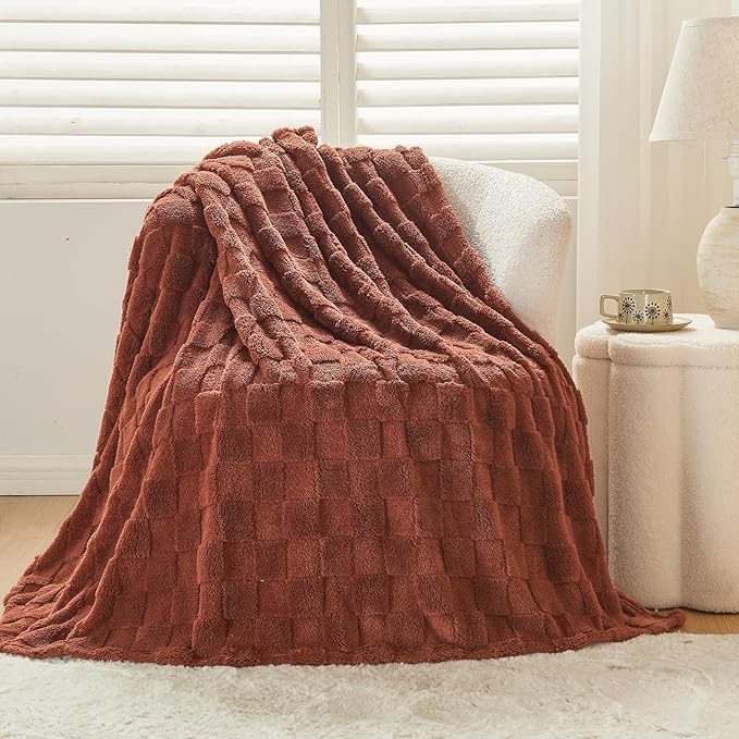 NEWCOSPLAY Super Soft King Blanket Coffee Premium Silky Flannel Fleece 3D Checkered Lightweight Bed Blanket All Season Use (Coffee Checkered, King(90"x110"))
