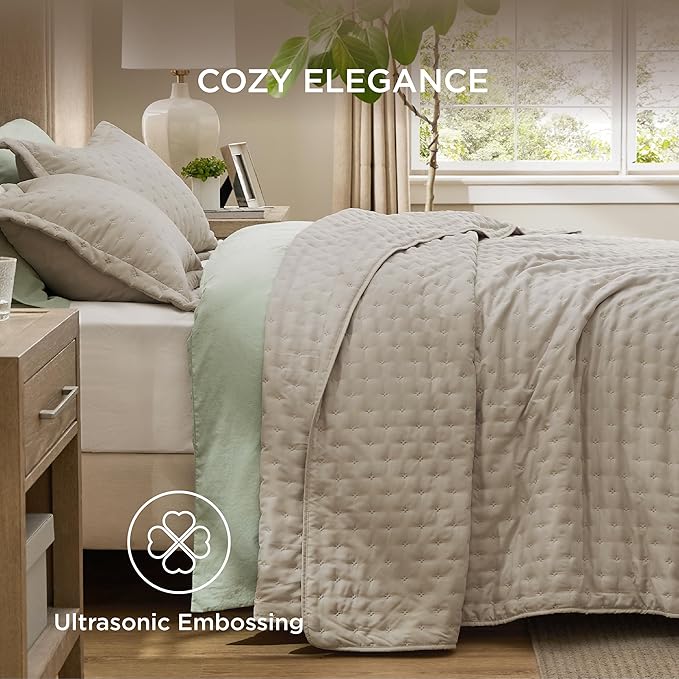 Bedsure Twin Quilt - Ultra Soft Twin XL Quilt Bedding for Dorm Decor, Lightweight All-Season Comforter, Linen Bedspread Coverlet with Clover Pattern, 68 x 86 Inches | Stitch-Free Quilting, Ultra Soft, Lightweight, Machine Washable, Pet-Friendly