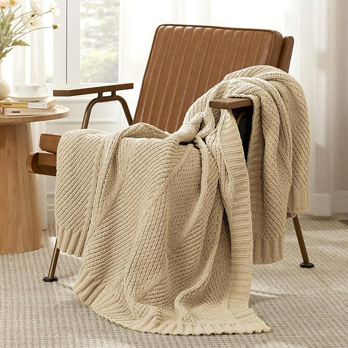 Amélie Home Knit Throw Blanket, Soft Chenille Cozy Breathable Chevron Chunky Decorative Blanket for Couch, Bed & Sofa, French-Inspired Lightweight Warm Gift for Women, Beige, 50"x60"