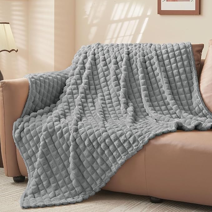 BEDELITE Grey Throw Blanket for Couch and Bed- Super Soft and Warm 3D Checkered Fluffy Fuzzy Fleece Blanket, Luxurious Plush Cozy Blanket for Room Decor Fall and Winter, 50x70 inches