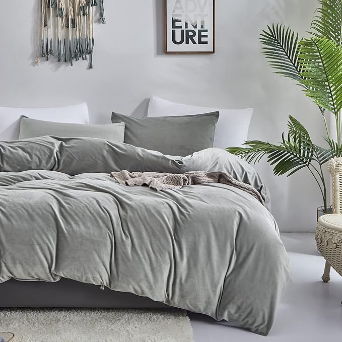 CLOTHKNOW Grey Velvet King Size Comforter Set Gray Bedding Comforter Sets Soft Flannel Comforter with 2 x Pillow Cases