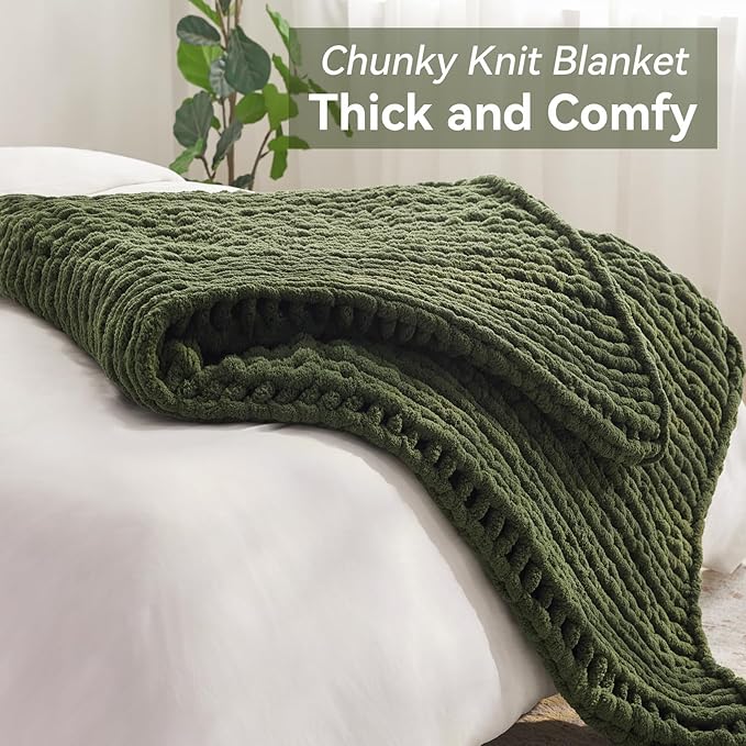 Negwoo Chunky Knit Throw Blanket, 40''*50'' Knitted Throw Chenille Yarn for Bed Couch, Handmade Green Crochet Big Thick Blanket, Machine Washable Cute Comfy Blanket for Home Decor