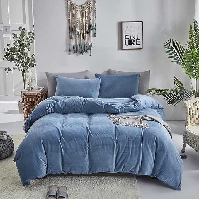 Luxlovery Blue Velvet Comforter Cal King Lake Blue Fluffy Plush Bedding Comforter Set Warm Flannel Haze Blue Micromink Sherpa Quilts Blanket Soft Cozy Puffy Comforter Set for Women Men