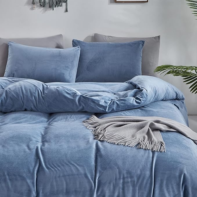 Luxlovery Blue Velvet Comforter Cal King Lake Blue Fluffy Plush Bedding Comforter Set Warm Flannel Haze Blue Micromink Sherpa Quilts Blanket Soft Cozy Puffy Comforter Set for Women Men