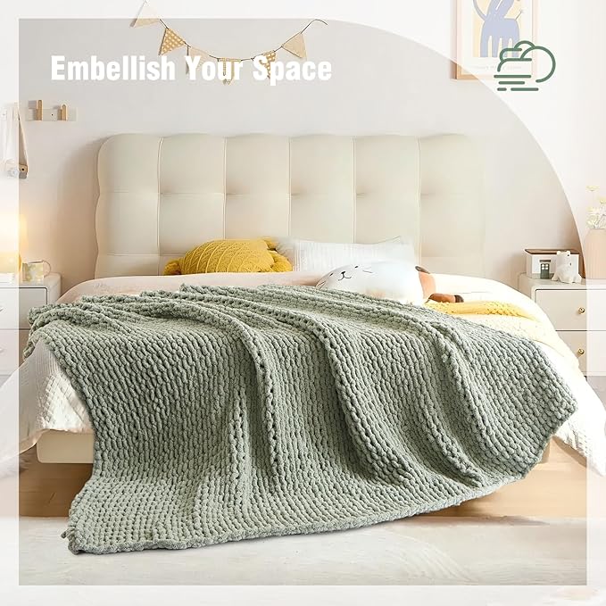 YJLMLY Chunky Knit Throw Blanket,60x80 Inch Heavy 6.8lbs, Hand Knit Chenille Couch Blanket, Soft Cable Knit Gift for Women Mom Wife, Modern Home Decor