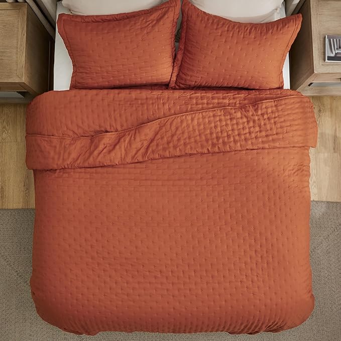 Bedsure Quilts Queen Size - Red Orange Bedspread Queen Size & Lightweight Comforter, Boho Coverlet with Clover Pattern, Ultra Soft All-Season Bedding, 90 x 96 Inches | Stitch-Free Quilting, Ultra Soft, Lightweight, Machine Washable, Pet-Friendly