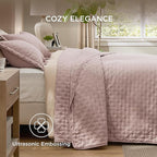 Bedsure Twin Quilt - Ultra Soft Twin XL Quilt Bedding for Dorm Decor, Lightweight All-Season Comforter, Dusty Rose Bedspread Coverlet with Clover Pattern, 68 x 86 Inches | Stitch-Free Quilting, Ultra Soft, Lightweight, Machine Washable, Pet-Friendly