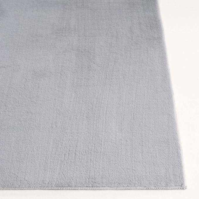 SAFAVIEH Washable Rug Faux Rabbit Fur Shag Collection - 2' x 3', Silver, Slip Resistant & Easy Cleaning, Ideal for Accent Space, Foyer, Bedside, Bathroom, Nursery, Boys & Girls Room (FRF100G)