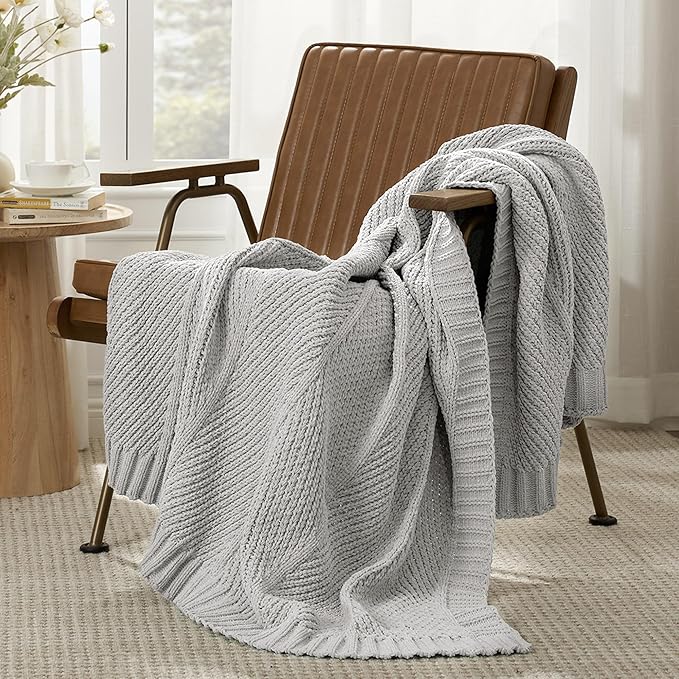 Amélie Home Knit Throw Blanket, Soft Chenille Cozy Breathable Chevron Chunky Decorative Blanket for Couch, Bed & Sofa, French-Inspired Lightweight Warm Gift for Women, Light Gray, 60"x80"