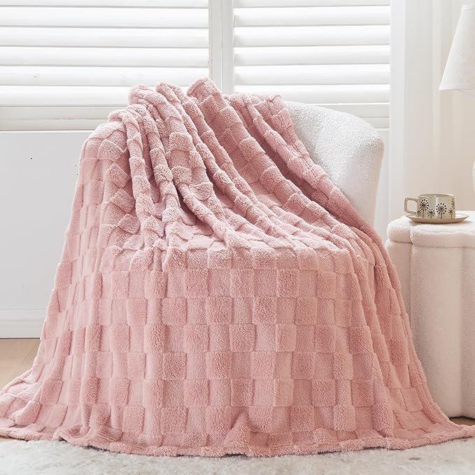 NEWCOSPLAY Super Soft Twin Blanket Pink Premium Silky Flannel Fleece 3D Checkered Lightweight Bed Blanket All Season Use (Pink Checkered, Twin(60"x80"))