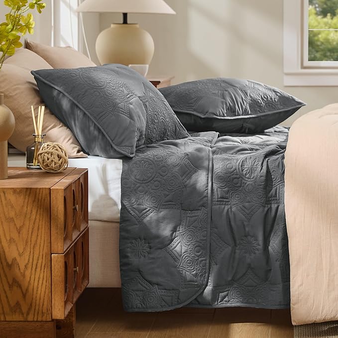Bedsure Quilts Queen Size - Dark Grey Bedspread Queen Size & Lightweight Comforter, Modern Coverlet with Mandala Pattern, Ultra Soft All-Season Bedding, 90 x 96 Inches | Stitch-Free Quilting, Ultra Soft, Lightweight, Machine Washable, Pet-Friendly