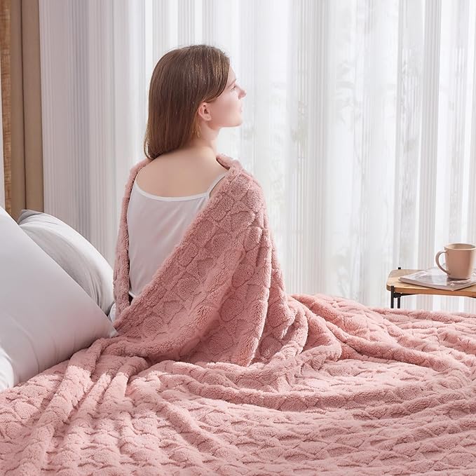 NEWCOSPLAY Super Soft Queen Blanket Dusty Pink Love Premium Silky Flannel Fleece 3D Heart Checkered Lightweight Bed Blanket All Season Use (Dusty Pink Love, Queen(90"x90"))