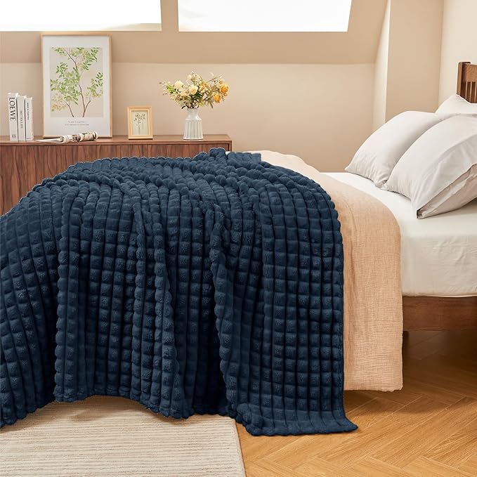 BEDELITE Navy Throw Blanket King Size for Bed- Super Soft and Warm 3D Checkered Fluffy Fuzzy Fleece Blanket, Luxurious Plush Cozy Blanket for Room Decor Fall and Winter, 108x90 inches