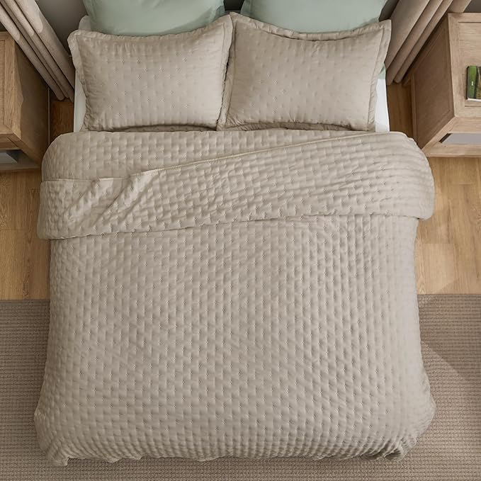 Bedsure King Quilt - Linen Bedspread King Size & Lightweight Comforter, Modern Farmhouse Coverlet with Clover Pattern, Ultra Soft All-Season Bedding, 106 x 96 Inches | Stitch-Free Quilting, Ultra Soft, Lightweight, Machine Washable, Pet-Friendly