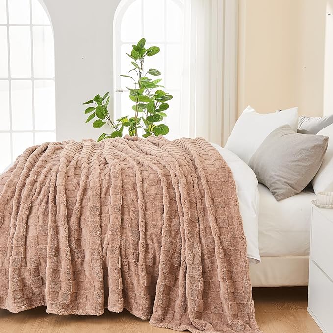 NEWCOSPLAY Super Soft Twin Blanket Taupe Premium Silky Flannel Fleece 3D Checkered Lightweight Bed Blanket All Season Use (Taupe Checkered, Twin(60"x80"))