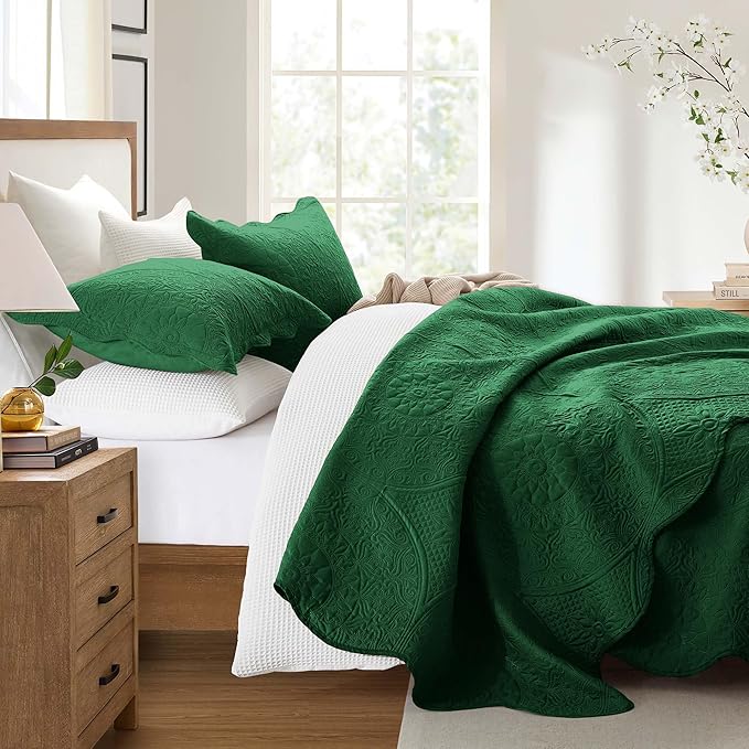 IR Imperial Rooms 10 Pack Twin Quilt Bedding Set (68" x 86") - Bulk Wholesale for Hotels, Guest Bedroom & Airbnbs - Lightweight Microfiber Reversible Floral Embossed Quilts Bedspreads (Emerald)