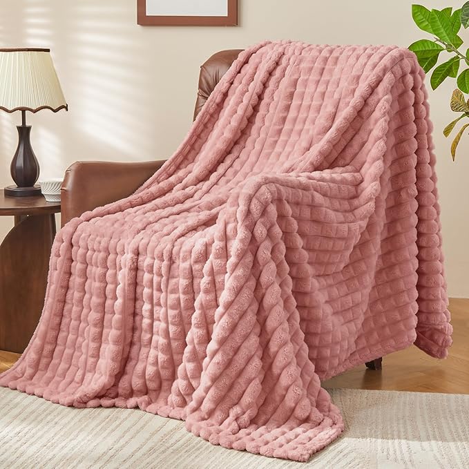 BEDELITE Dusty Pink Throw Blanket for Couch and Bed- Super Soft and Warm 3D Checkered Fluffy Fuzzy Fleece Blanket, Luxurious Plush Cozy Blanket for Room Decor Fall and Winter, 50x60 inches