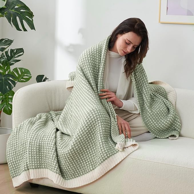 Amélie Home Knit Throw Blanket, Soft Chenille Cozy Breathable Pineapple Chunky Decorative Blanket for Couch, Bed & Sofa, French-Inspired Lightweight Warm Gift for Women, Sage Green, 60"x80"