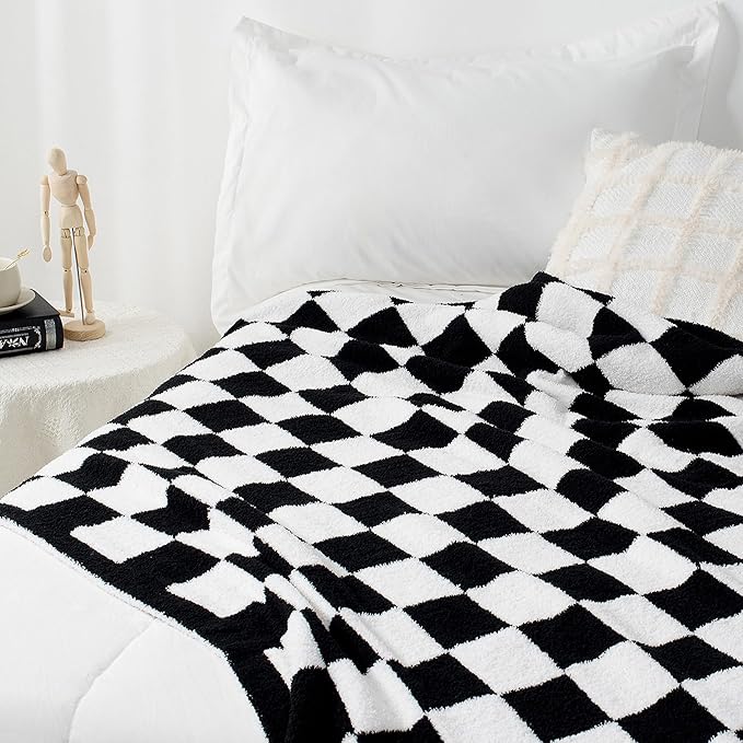 Carriediosa Checkered Throw Blanket 90" X 90" Queen, 400GSM Ultra Soft Microfiber Fuzzy Fluffy Reversible Cute Preppy Knitted Blankets Cozy Plush Fall Throws for Couch, Bed, Sofa, Black
