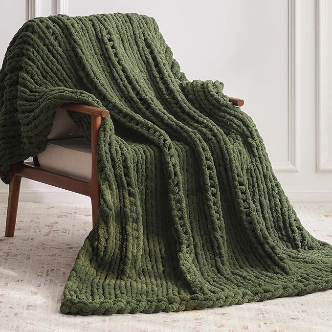 Negwoo Chunky Knit Throw Blanket, 60''*80'' Knitted Throw Chenille Yarn for Bed Couch, Handmade Green Crochet Big Thick Blanket, Machine Washable Cute Comfy Blanket for Home Decor
