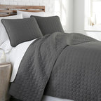Southshore Fine Living, Inc. Oversized California King Quilts Bedding Set, Lightweight Quilt, Soft Coverlet, 3-Piece Bedspread Set with Two Matching Quilted Pillow Shams, King/California Size, Slate