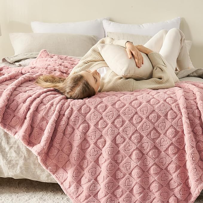NEWCOSPLAY Super Soft Throw Blanket Pink Premium Silky Flannel Fleece 3D Heart Checkered Lightweight Bed Blanket All Season Use (Pink Heart, Throw(50"x70"))