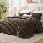BEDELITE Velvet Quilt Set King Size - Luxury Velvet Comforter Bedding Set 3 Pieces, Lightweight Soft Cozy Mocha Brown Oversized Bedspread Coverlet for All Seasons with 2 Pillow Shams
