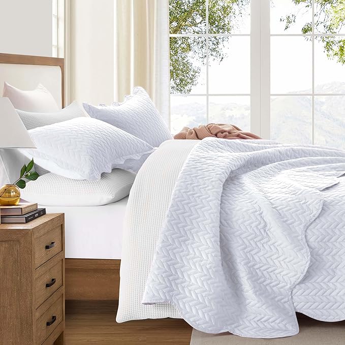 IR Imperial Rooms 8 Pack California King Quilt Bedding Set (118"x106") - Bulk Wholesale for Hotels, Guest Bedroom & Airbnbs - Lightweight Microfiber Reversible Embossed Quilts Bedspread (White)