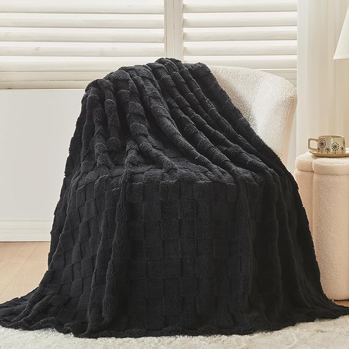 NEWCOSPLAY Super Soft King Blanket Black Premium Silky Flannel Fleece 3D Checkered Lightweight Bed Blanket All Season Use (Black Checkered, King(90"x110"))