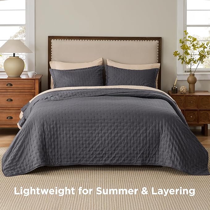 Bedsure Twin Quilt - Ultra Soft Twin XL Quilt Bedding for Dorm Decor, Lightweight All-Season Comforter, Charcoal Bedspread Coverlet with Clover Pattern, 68 x 86 Inches | Stitch-Free Quilting, Ultra Soft, Lightweight, Machine Washable, Pet-Friendly