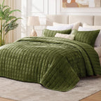 BEDELITE Velvet Quilt Set King Size - Luxury Velvet Comforter Bedding Set 3 Pieces, Lightweight Soft Cozy Olive Green Oversized Bedspread Coverlet for All Seasons with 2 Pillow Shams