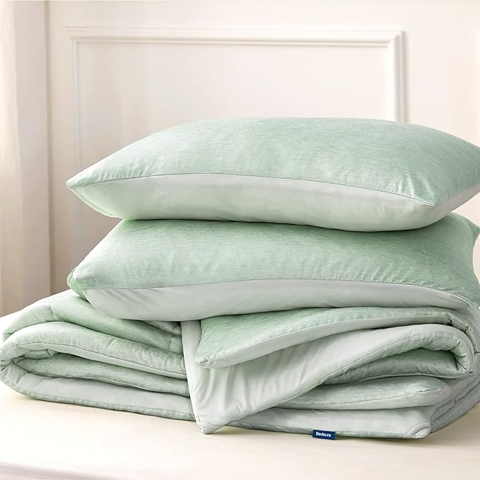 Bedsure Queen Comforter Set - Cooling and Warm Bed Set, Sage Green Reversible Bedding for All Season, 3 Pieces, 1 Queen Size Comforter (88"x88") and 2 Pillow Cases(20"x26")