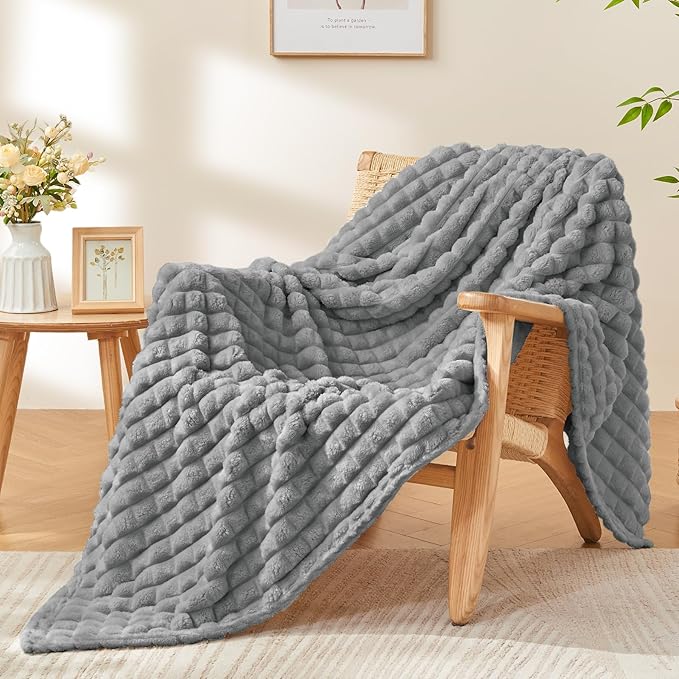 BEDELITE Grey Throw Blanket for Couch and Bed- Super Soft and Warm 3D Checkered Fluffy Fuzzy Fleece Blanket, Luxurious Plush Cozy Blanket for Room Decor Fall and Winter, 50x70 inches