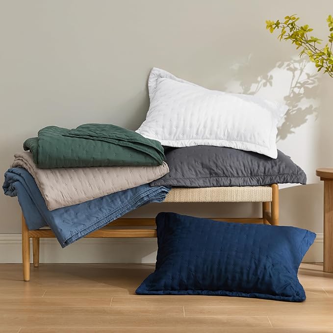 Bedsure King Quilt - Charcoal Bedspread King Size & Lightweight Comforter, Modern Coverlet with Clover Pattern, Ultra Soft All-Season Bedding, 106 x 96 Inches | Stitch-Free Quilting, Ultra Soft, Lightweight, Machine Washable, Pet-Friendly