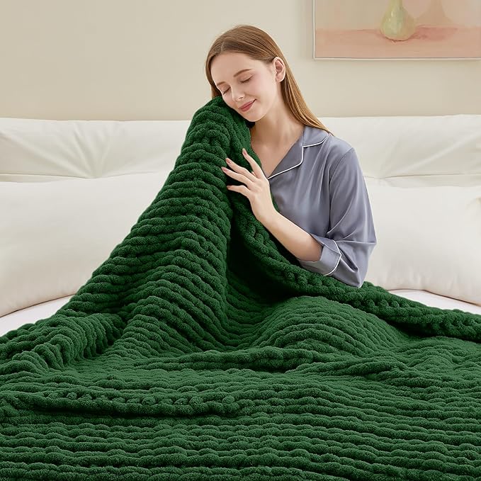 Negwoo Chunky Knit Throw Blanket, 40''*50'' Knitted Throw Chenille Yarn for Bed Couch, Handmade Grass Green Crochet Big Thick Blanket, Machine Washable Cute Comfy Blanket for Home Decor
