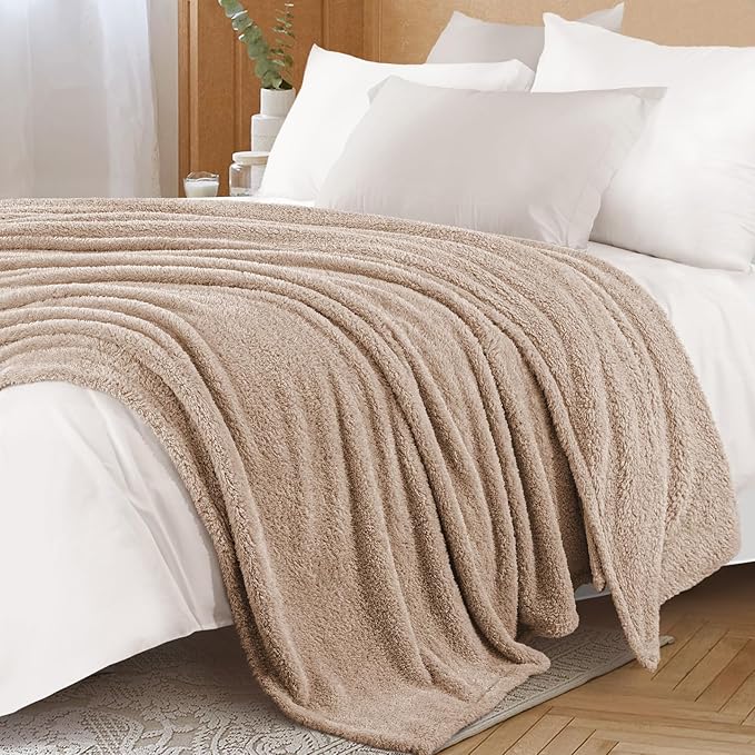 Exclusivo Mezcla Fleece Bed Blankets Queen Size, Ultra Soft, Lightweight and Fuzzy Camel Blanket for Women, Home Decor, 90x90 Inches
