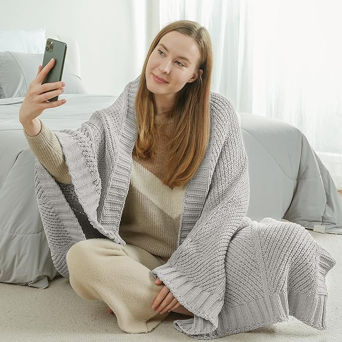 Amélie Home Knit Throw Blanket, Soft Chenille Cozy Breathable Chevron Chunky Decorative Blanket for Couch, Bed & Sofa, French-Inspired Lightweight Warm Gift for Women, Light Gray, 60"x80"