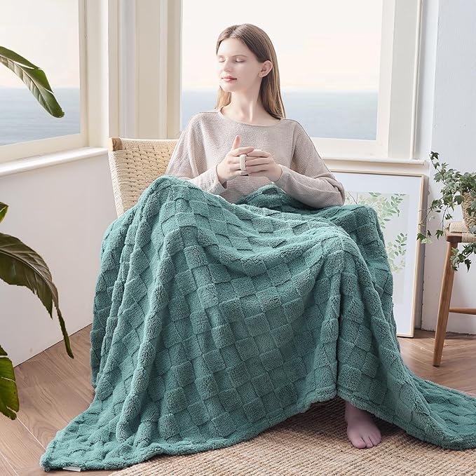 NEWCOSPLAY Super Soft Throw Blanket Light Teal Premium Silky Flannel Fleece 3D Checkered Lightweight Bed Blanket All Season Use (Light Teal Checkered, Throw(50"x70"))