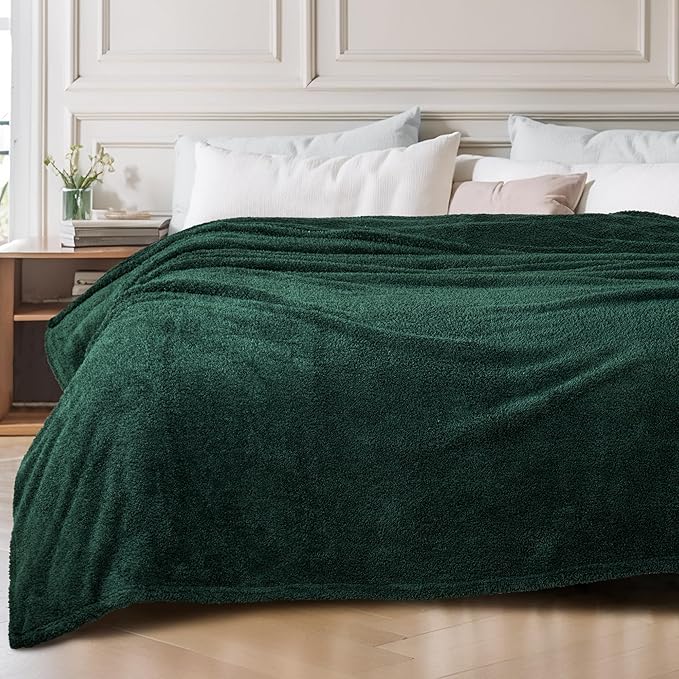 Exclusivo Mezcla Fleece Twin Size Bed Blanket, Ultra Soft, Lightweight and Fuzzy Forest Green Blanket for Women, Home Decor, 60x80 Inches