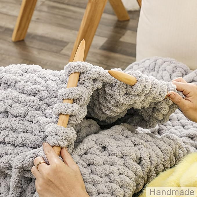 WESHIONGOO Chunky Knit Blanket Throw 51"×63" Knitted Throw Blankets for Couch Bed Fluffy Soft Blanket with Jumbo Chenille Yarn Thick 100% Handmade (Lingt Grey)