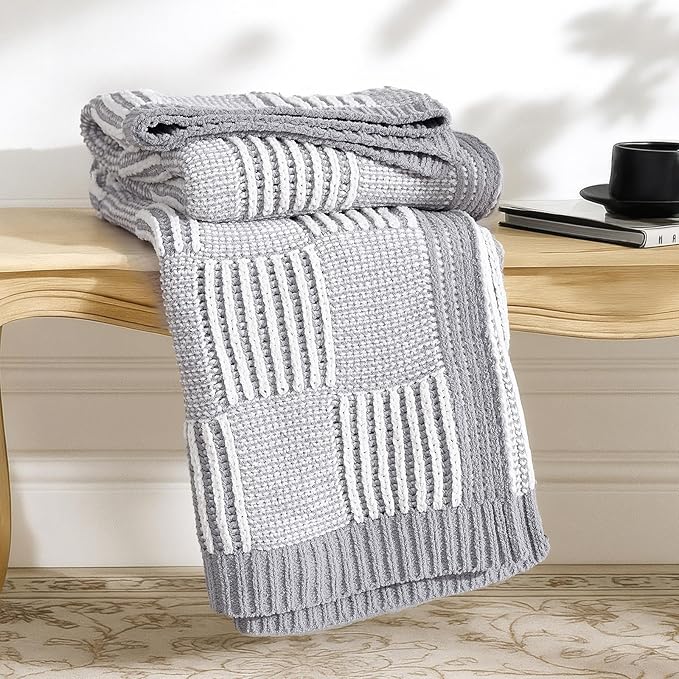 Amélie Home Knit Throw Blanket, Soft Chenille Cozy Breathable Pineapple Chunky Decorative Blanket for Couch, Bed & Sofa, French-Inspired Lightweight Warm Gift for Women, Gray, 50"x60"