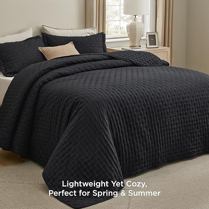 Bedsure King Quilt - Black Bedspread King Size & Lightweight Comforter, Modern Coverlet with Clover Pattern, Ultra Soft All-Season Bedding, 106 x 96 Inches | Stitch-Free Quilting, Ultra Soft, Lightweight, Machine Washable, Pet-Friendly