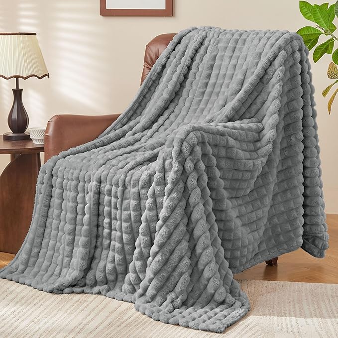 BEDELITE Grey Throw Blanket Twin Size for Bed- Super Soft and Warm 3D Checkered Fluffy Fuzzy Fleece Blanket, Luxurious Plush Cozy Blanket for Room Decor Fall and Winter, 60x80 inches