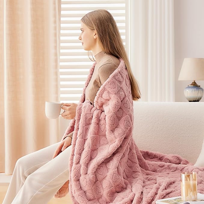 NEWCOSPLAY Super Soft Throw Blanket Pink Premium Silky Flannel Fleece 3D Heart Checkered Lightweight Bed Blanket All Season Use (Pink Heart, Throw(50"x70"))