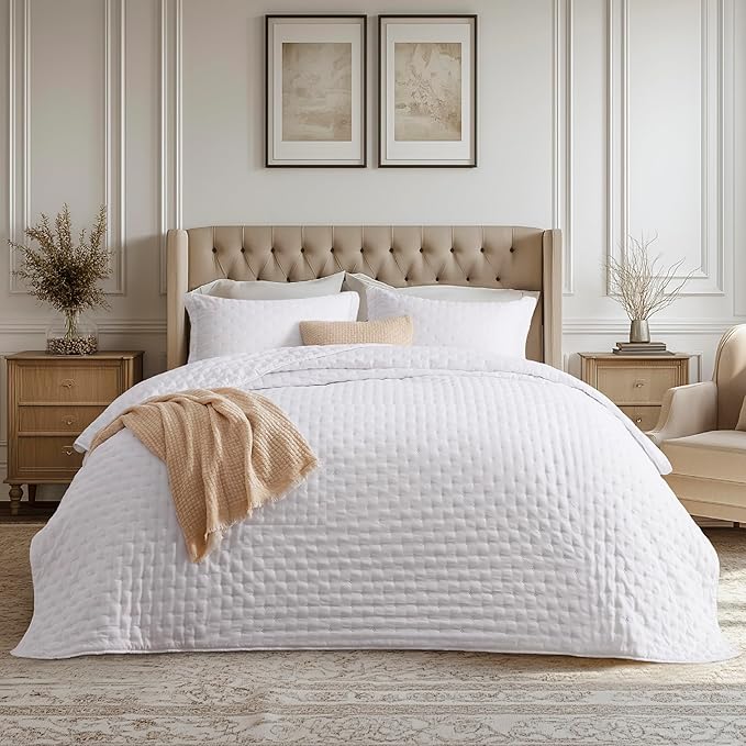 Bedsure Quilts Queen Size - Bright White Bedspread Queen Size & Lightweight Comforter, Modern Coverlet with Clover Pattern, Ultra Soft All-Season Bedding, 90 x 96 Inches | Stitch-Free Quilting, Lightweight, Summer Bedding Set, Machine Washable, Pet-Fri...