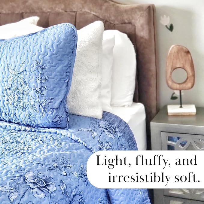 Southshore Fine Living, Inc. Extra Wide King Quilt Bedding Set, Harmony Floral Coverlet, Lightweight Blue Quilt Set, Soft Bedspread with 2 Quilted Pillow Shams, California King Bed Spread, Blue