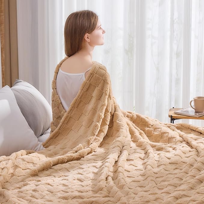 NEWCOSPLAY Super Soft Twin Blanket Brown Premium Silky Flannel Fleece 3D Checkered Lightweight Bed Blanket All Season Use (Brown Checkered, Twin(60"x80"))
