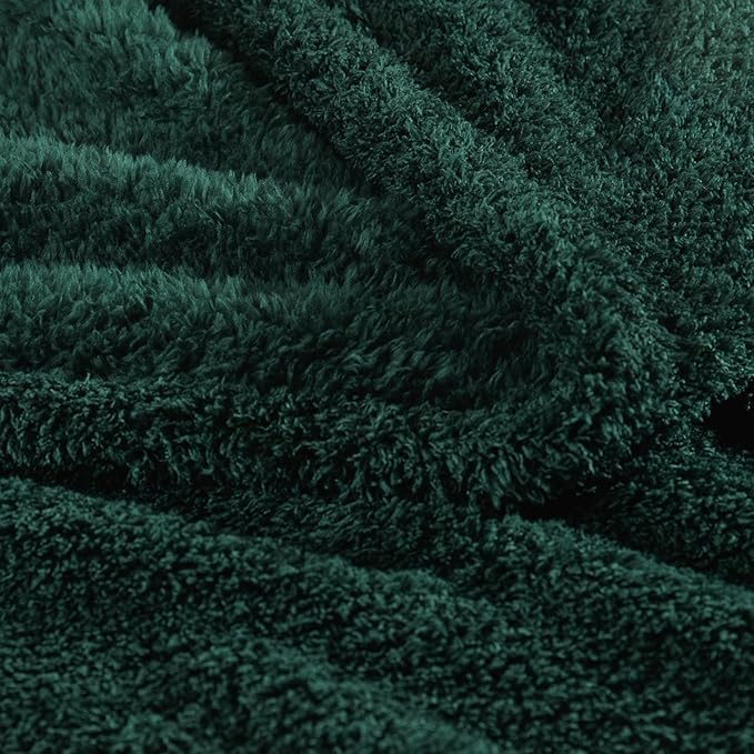 Exclusivo Mezcla Fleece King Size Bed Blanket, Ultra Soft, Lightweight and Fuzzy Forest Green Blanket for Women, Home Decor, 90x104 Inches